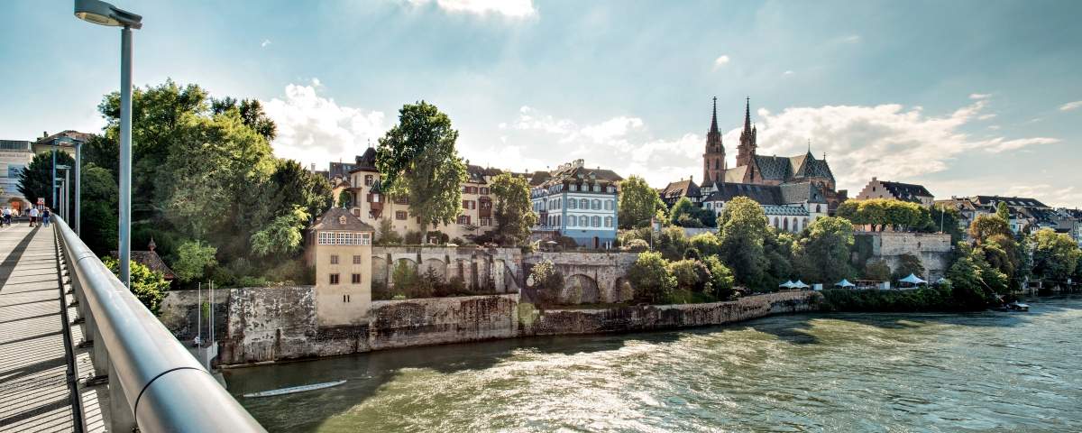 Basel Wettsteinbrücke und der Rhein