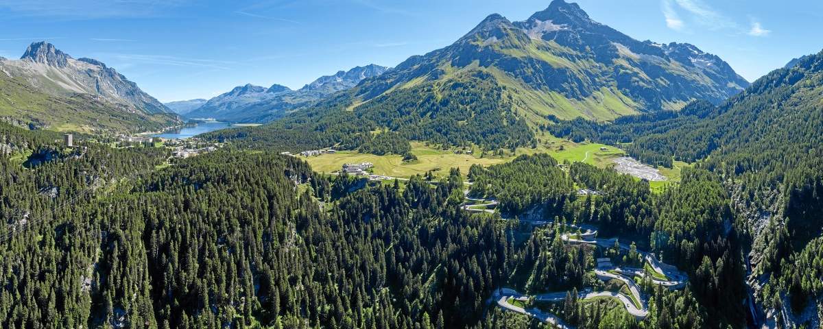 St. Moritz die Malojapassstrasse mit Blick Richtung Engadin