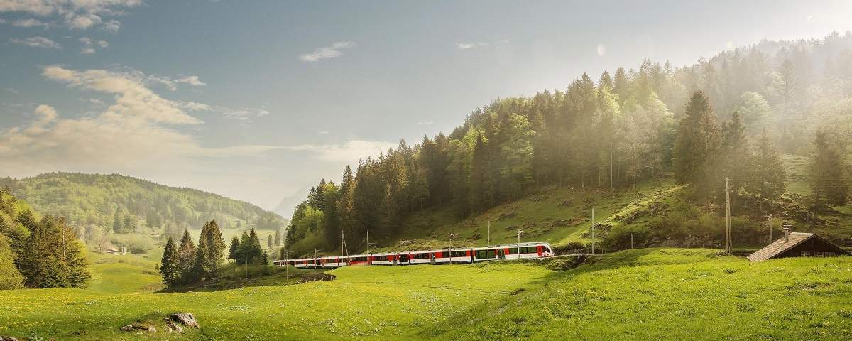Luzern–Interlaken Express on Brünig, Central Switzerland