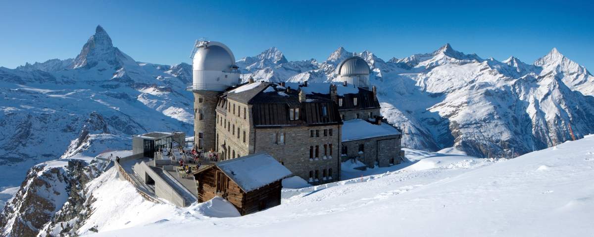 Das Gipfelhotel Kulmhotel Gornergrat in Zermatt im Winter.
