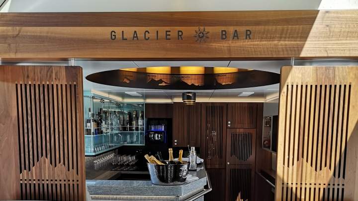 Die Bar in der neuen Glacier Express Excellence Class
