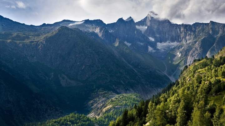 Aussicht von Bellwald über das Aletschgebiet im Sommer