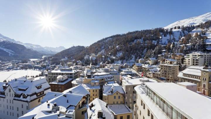 Blick auf das Dorf St. Moritz vom Hotel Monopol