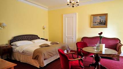 Ein Zimmer im J5 Hotels Helvetie in Montreux.