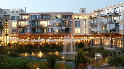 Dorint Parkhotel Bad Zurzach in der Dämmerung