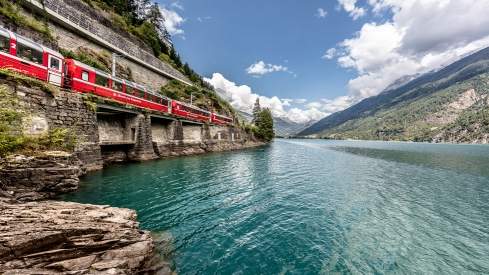 Der Bernina Express in Poschiavo