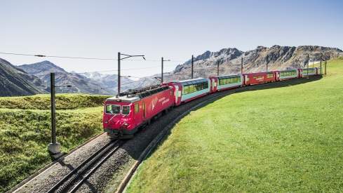 Glacier Express am Oberalppass
