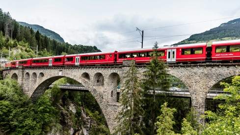 Auf der 8. tägigen Grand Train Tour of Switzerland erleben Sie die Kulturen Schätze und entdecken die Schweiz