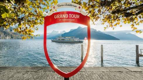 Grand Tour of Switzerland Vierwaldstättersee in Brunnen