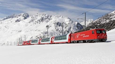 Glacier Express in Nätschen im Winter